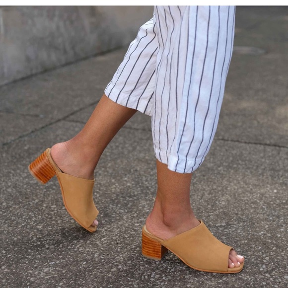 Nisolo Shoes - Nisolo sand open toe Paloma mules